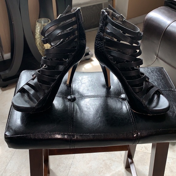 Black Sam Edelman heels. - Picture 2 of 6